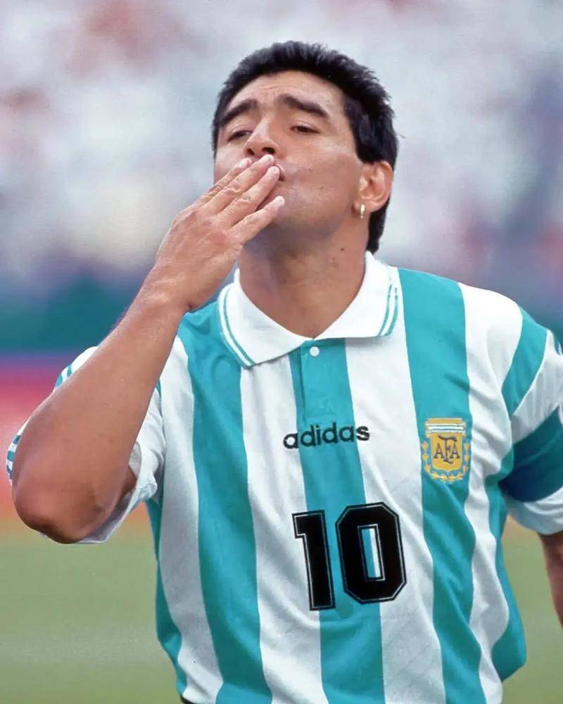 足坛历史最攻防兼备梦幻阵容:进攻如矛,防守似盾